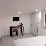 Pera *